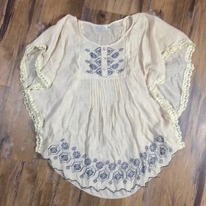 Solitaire Embroidered peasant bat sleeve top